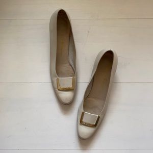 SALVATORE FERRAGAMO vintage cream pumps sz 8.5